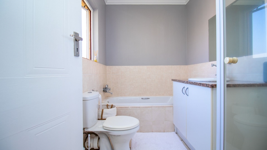 To Let 3 Bedroom Property for Rent in The Coves North West